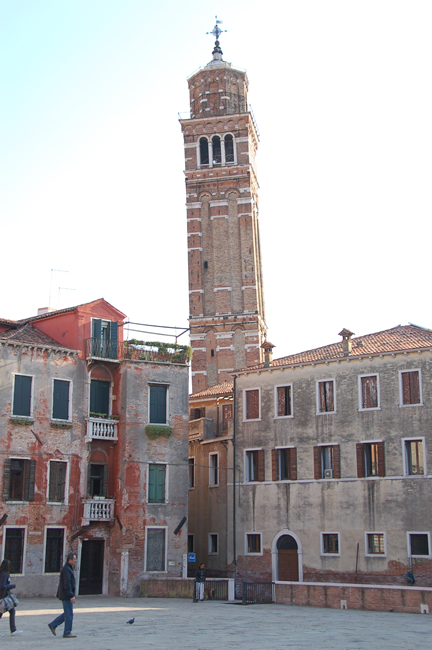 366 Leaning Tower of Venezia